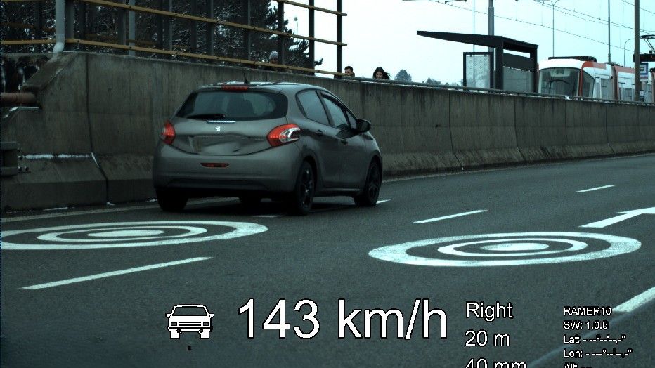 Řidič malého peugeotu se na šedesátce hnal Brnem stočtyřicítkou